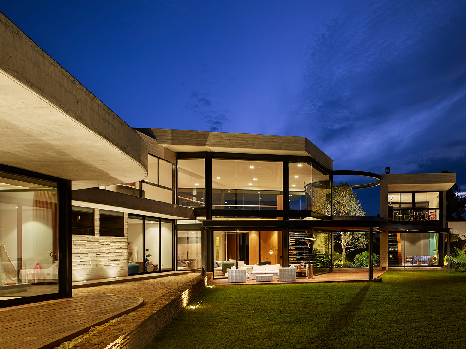 lutron-luxury-lighting-ketra_776x582_2x