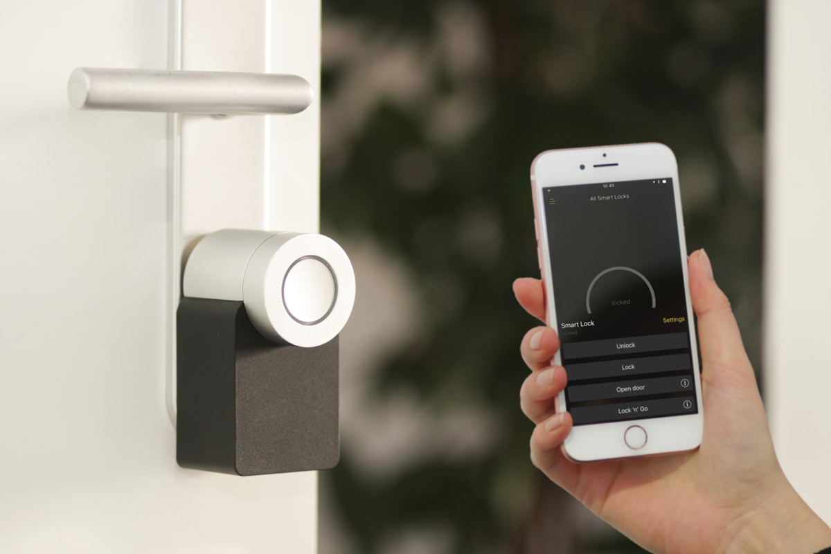 Controlling a smart lock from a phone